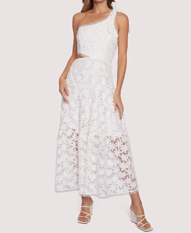 Madonna Lily Maxi Dress In White